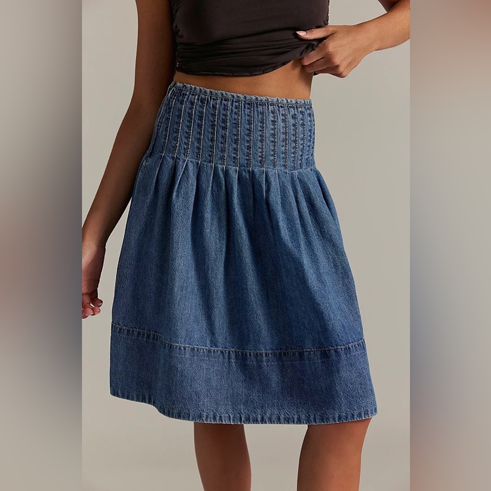 New Free People We The Free Peyton Pintuck Denim Jean Midi Skirt sz 6 - Picture 1 of 6